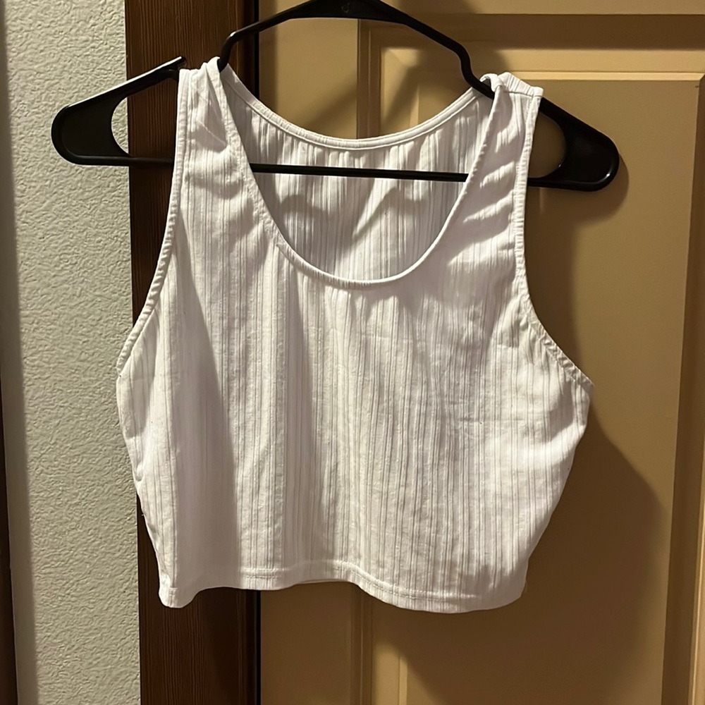 Scoop neck cropped tank top